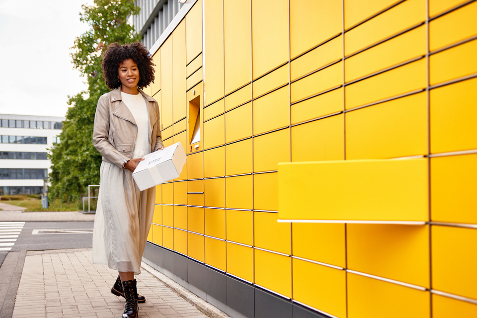 Eenvoudig pakketten versturen en ophalen bij een pakketautomaat | DHL